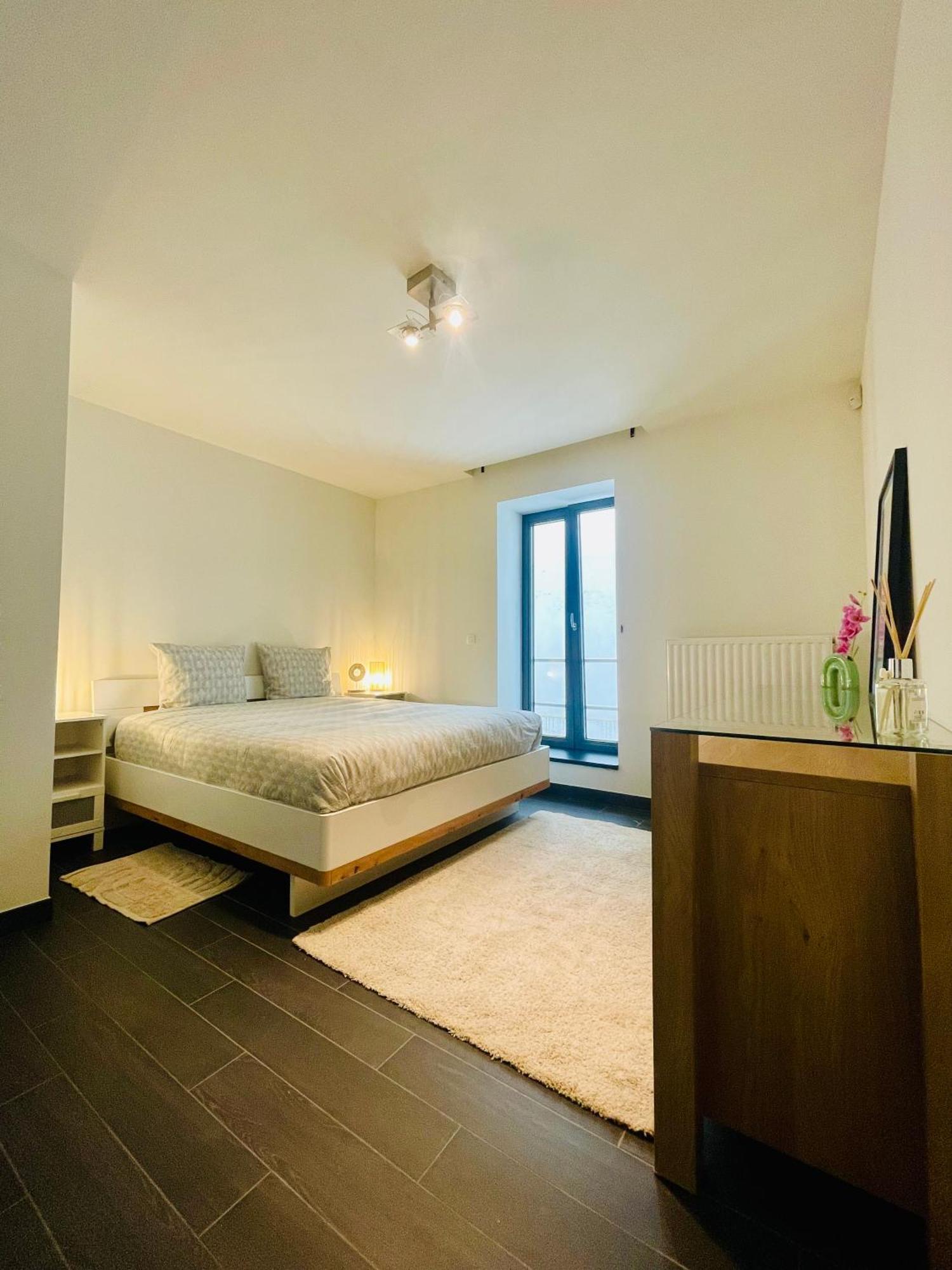 Down Town Spacious Loft Retreat With Private Parking Брюссель Экстерьер фото